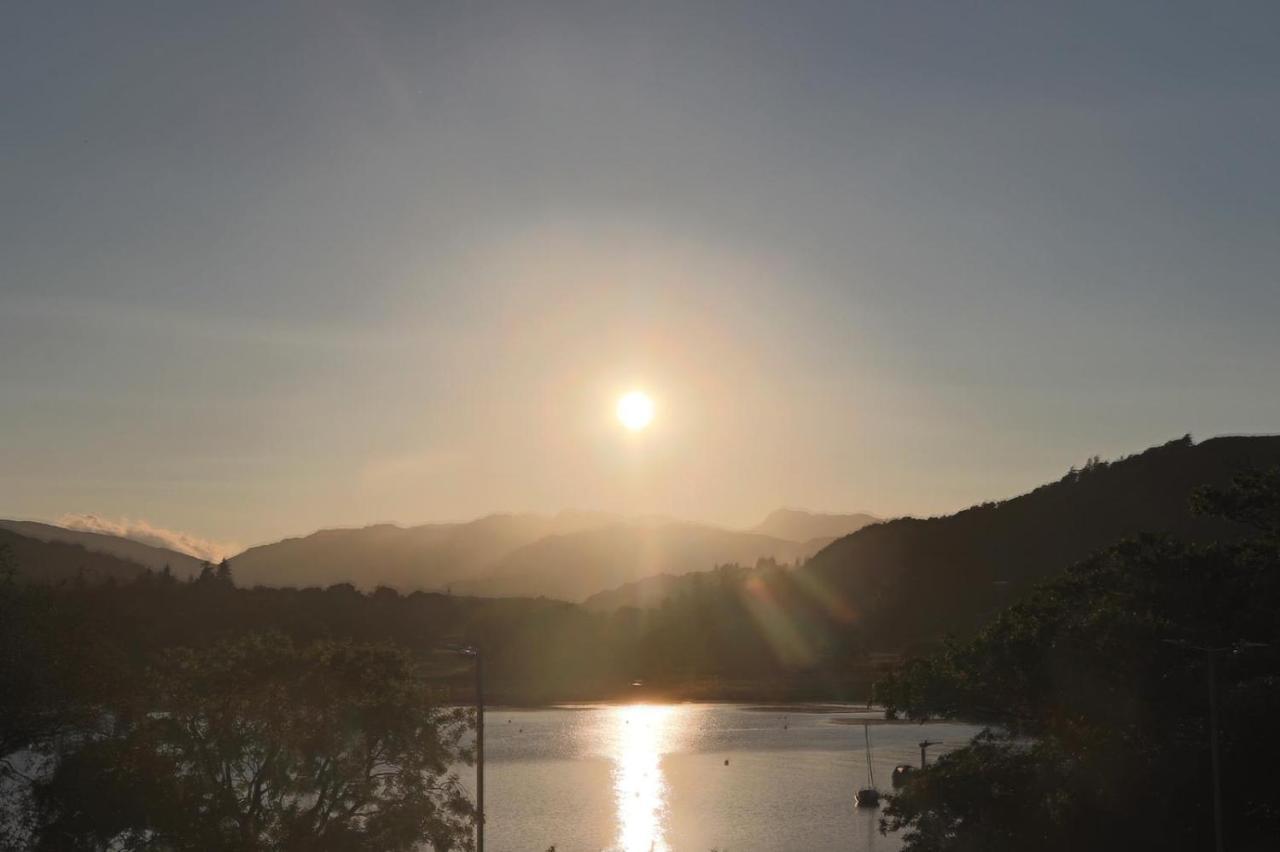 Brand New - Contemporary - 2 Bedroom - 2 Bathroom - Spacious Apartment - Lake Views 앰블사이드 외부 사진